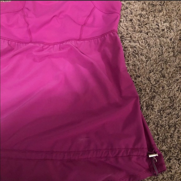 Lululemon fuchsia color size 4 like new - Picture 3 of 3
